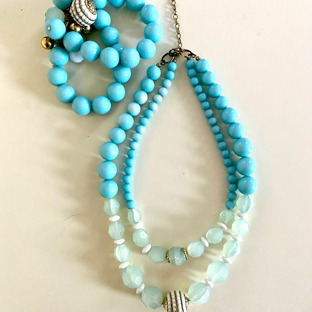 Necklaces/bracelet set